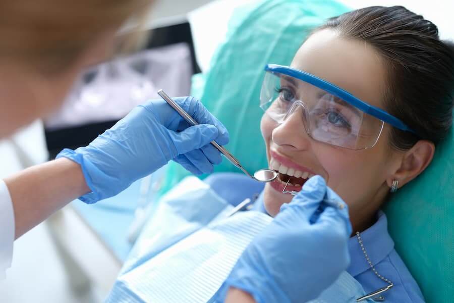 הקשר בין אסטיאופורוזיס וטיפולי שיניים