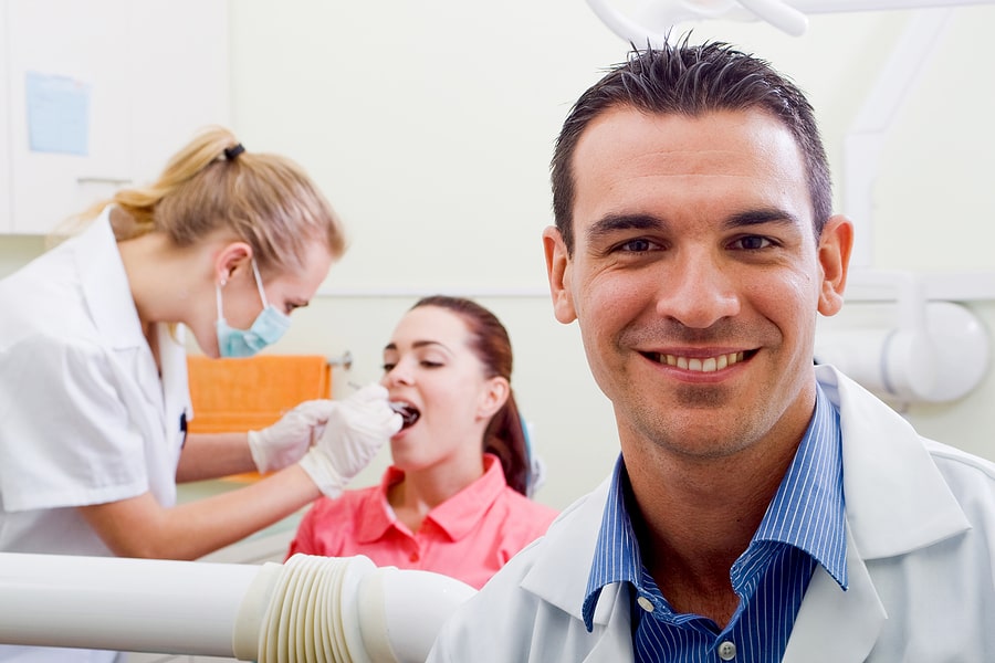 מה ההבדל בין פריודונט לבין רופא שיניים כללי